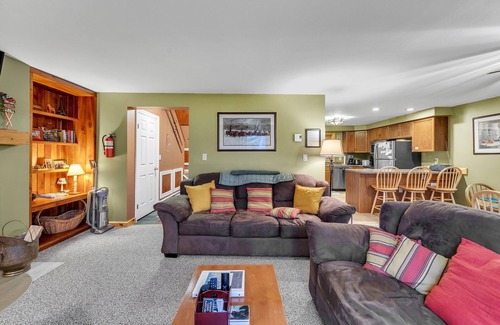 North Creek House | Otter Slide 78i - A Cozy Mountain Retreat 2 Bedroom Townhouse