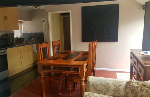 Edingworth House | Otters’ Lodge: Beautiful countryside cottage close to beaches and attractions.