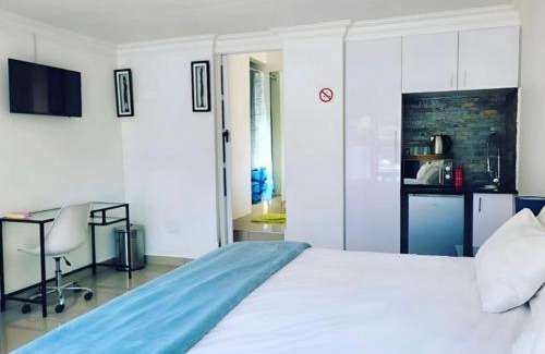 Greater Johannesburg Metropolitan Area House | Ouklip Place Hotels