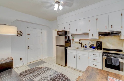 Downtown Charleston Apartment | Our condominium is located in the heart of the medical district