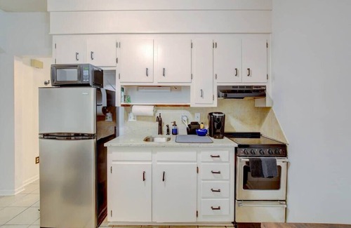 Downtown Charleston Apartment | Our condominium is located in the heart of the medical district