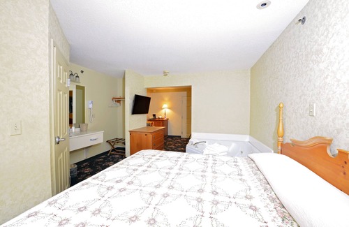 Port Clinton Hotel | Our Guest Inn and Suites - Downtown