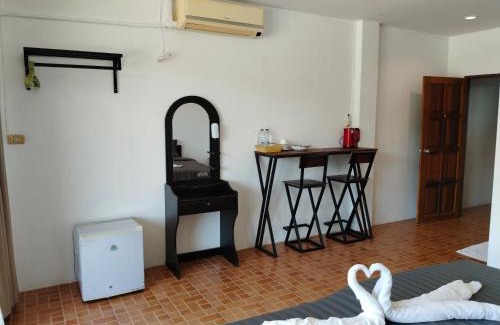 Ko Lanta Apartment | our home at lanta klongnin beach