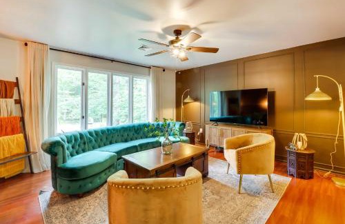 East Stroudsburg House | Outdoor Entertainment and Hot Tub Poconos Home!