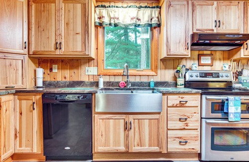 Arbor Vitae Cabin | Outdoor Lover's Paradise w/Dock & Fire Pit!