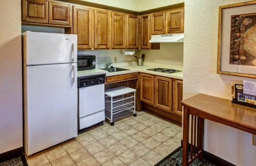 Glendale Condo | Outdoor Pool, Hot Tub, and Free Breakfast! Great Location!