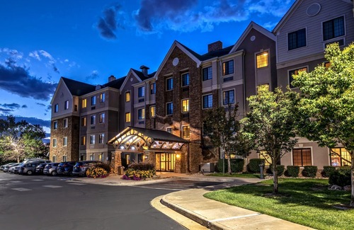 Glendale Condo | Outdoor Pool, Hot Tub, and Free Breakfast! Great Location!