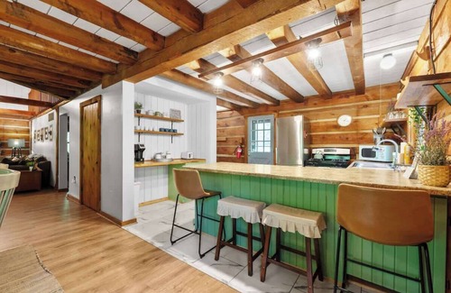 Rockbridge Cabin | Outdoors Sleeps7 Family Getaway Fun Arcade