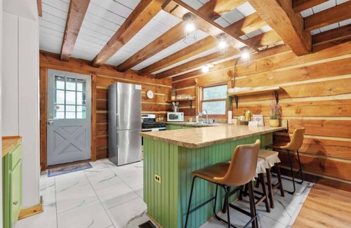 Rockbridge Cabin | Outdoors Sleeps7 Family Getaway Fun Arcade