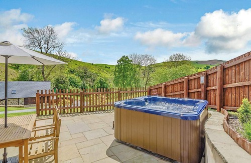 Caersws Ski Chalet | Outstanding open plan two storey lodge.
