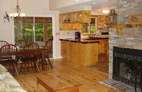 Standish Cabin | Outstanding Pet Friendly Family Retreat on Frye Island in Sebago Lake sleeps 7