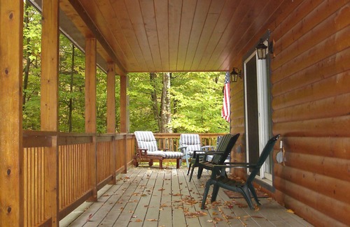 Standish Cabin | Outstanding Pet Friendly Family Retreat on Frye Island in Sebago Lake sleeps 7