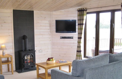 Tadcaster Cabin | Outstanding, stylish lodge with one master double with ensuite shower and two twin.
