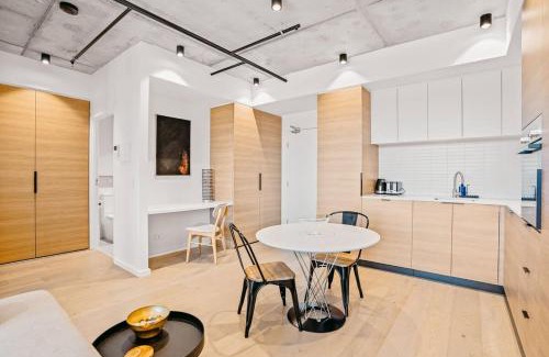 Footscray Apartment | Ovation - New Footscray Apt w parking & pool