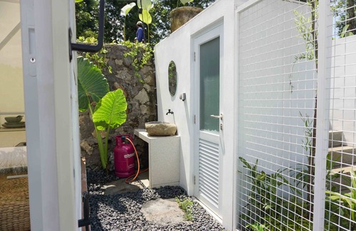 Ciumbuleuit Cabin | Over Easy Glamping Site