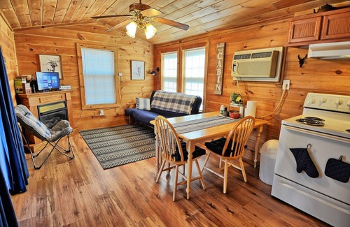 Crumpler Cabin | Over the River & Through the Woods-Open for Bookings! 2 Cabins