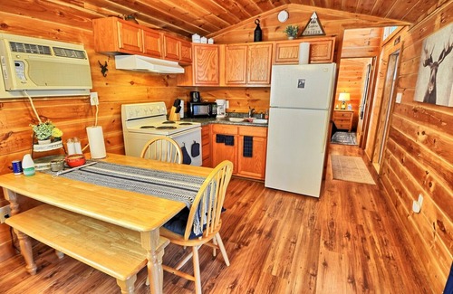 Crumpler Cabin | Over the River & Through the Woods-Open for Bookings! 2 Cabins