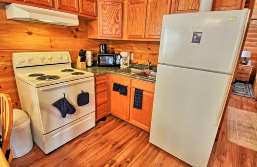 Crumpler Cabin | Over the River & Through the Woods-Open for Bookings! 2 Cabins