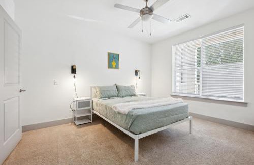 Farragut Apartment | Overlook 2103 I Luxury Redefined I Free Parking