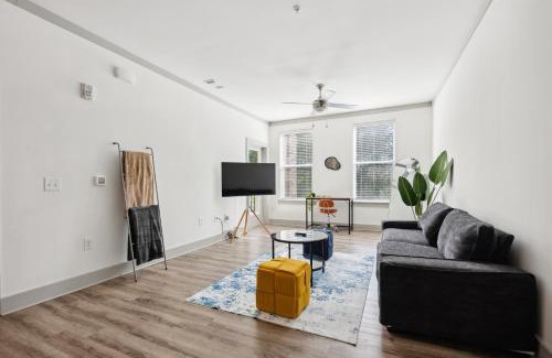 Farragut Apartment | Overlook 2103 I Luxury Redefined I Free Parking