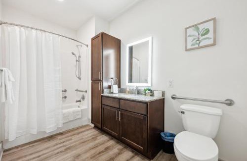 Farragut Apartment | Overlook 2103 I Luxury Redefined I Free Parking