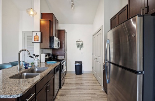 Farragut Apartment | Overlook 4302 I Stunning 2Bd/2Bth Apt I Pool