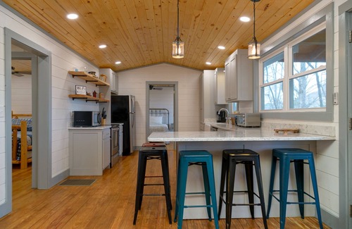 Clarkesville House | Overlook at Lake Burton - Modern rustic home and beautiful views of Lake Burton