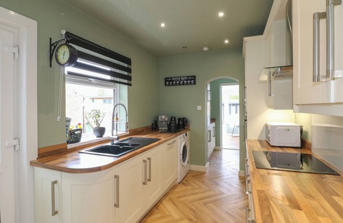 Chesterfield Cottage | Overton