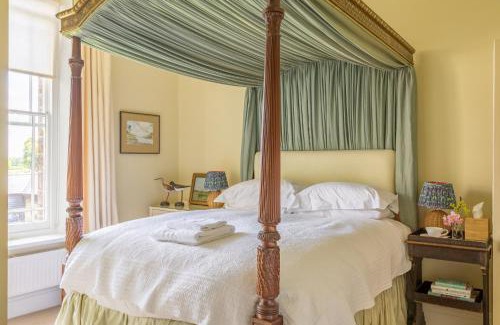 Wroughton Bed & Breakfast | Overtown Manor Bed and Breakfast