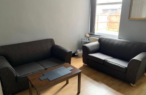 Newcastle-upon-Tyne Apartment | Ovington Grove 1 free parking fully equipped kitchen 3 bedrooms Netflix