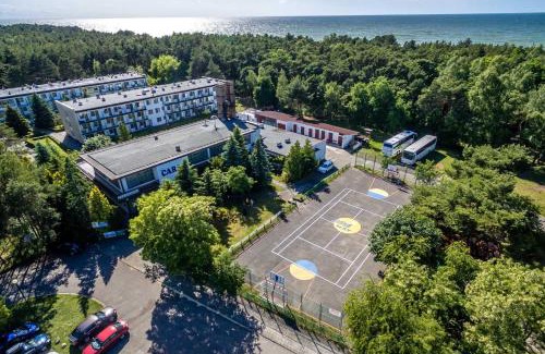 Darlowo Resort | OW Carbo Dąbki - w sąsiedztwie lasu i jeziora