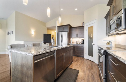 Foothills Apartment | OWAV-Upper · 3 bed, 2 bath upper suite overlooking the city