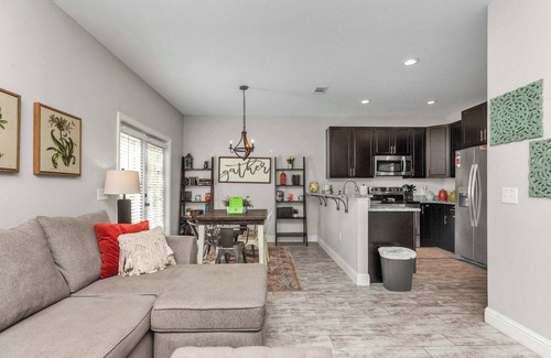 Wright House | Owl's Nest | Kid Pet Friendly, 6miles to Beach!