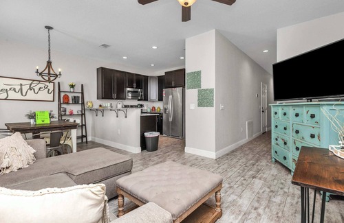 Wright House | Owl's Nest | Kid Pet Friendly, 6miles to Beach!