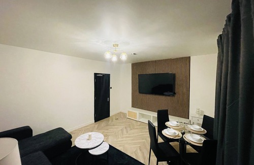 Oxford Apartment | Oxford Charm Apartment-comfort in Prime Location
