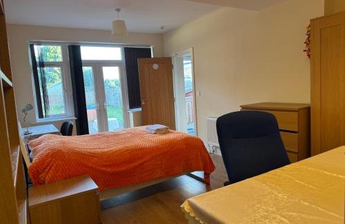 Headington House | Oxford Ensuite Villa Park View Free Parking Central Headington for 8