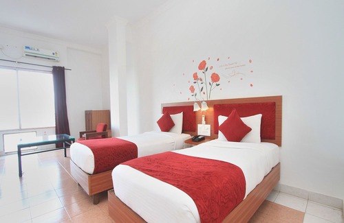 Hampankatta Hotel | OYO 10632 Hotel Brigade Royal