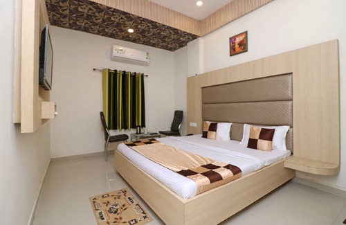 Kanpur Hotel | OYO 10991 Hotel Gagan
