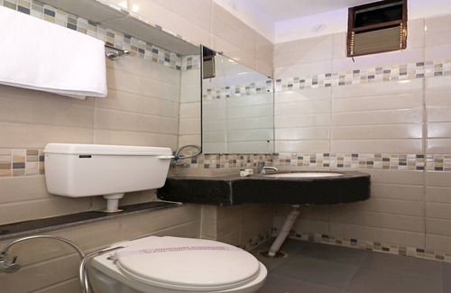 Kanpur Hotel | OYO 10991 Hotel Gagan