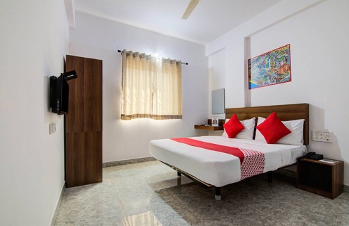 BTM Layout Hotel | OYO 15695 Varcity Comforts