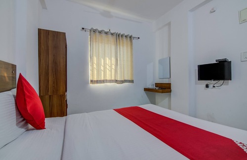 BTM Layout Hotel | OYO 15695 Varcity Comforts