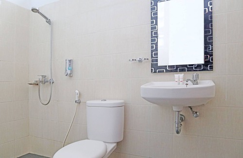 Padang Hotel | OYO 1673 M Authentic Kost Man