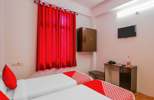Hyderabad Hotel | OYO 17168 Hz Lodge