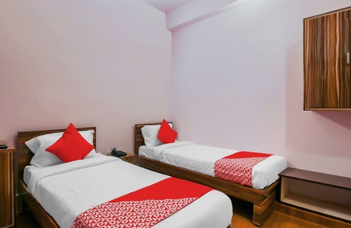 Hyderabad Hotel | OYO 17168 Hz Lodge