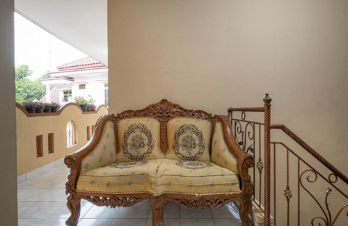 Depok Hotel | OYO 1806 Puri Arsita Homestay