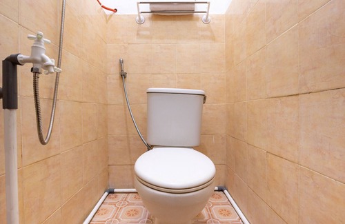 Depok Hotel | OYO 2454 Wanawiyata Homestay