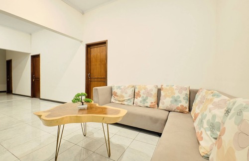 Borobudur Hotel | OYO 2519 Mayang Garini