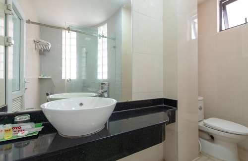 Dich Vong Hau Hotel | OYO 333 Nhue Giang Hotel