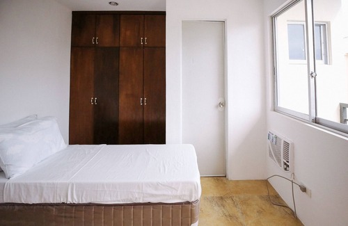 Bacolod Hotel | OYO 789 Abn Residences