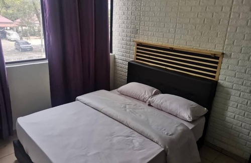 Central Seberang Perai Hotel | OYO 90876 Yss Homestead